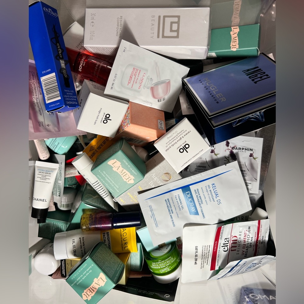 Set of 10 luxury brand deluxe size beauty and perfume samples!
